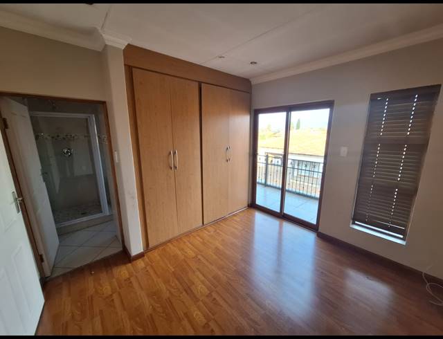 3 BEDROOM HOUSE FOR SALE IN VANDERBIJLPARK SE 8